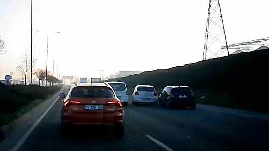 Bolu'da kaza anı güvenlik kamerasında: Makasa giren araç kazaya neden olmuş