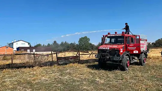 Kereste fabrikasının yanında korkutan yangın: Alevler tesise sıçramadan söndürüldü