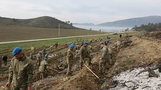 Bolu'da komandolar yeşil vatanda geleceğe nefes oldu