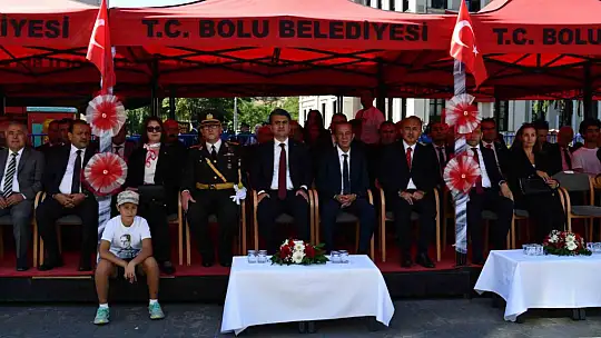 Bolu'da komandolar, Zafer Bayramı'nda caddeyi coşkuyla inletti