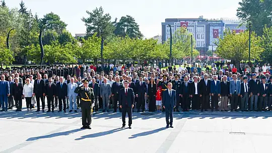 Bolu'da komandolar, Zafer Bayramı'nda caddeyi coşkuyla inletti