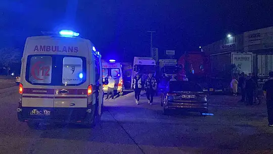 Bolu'da kontrolden çıkan otomobil park halindeki 3 araca çarptı: 4 ağır yaralı