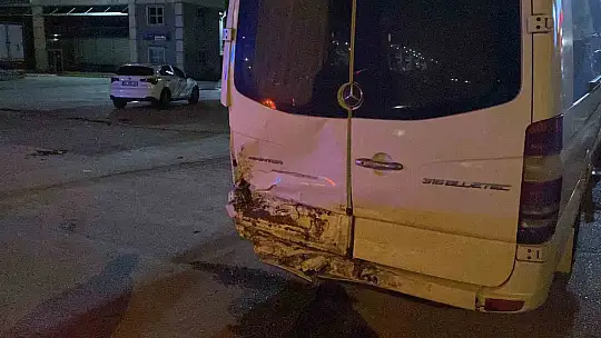 Bolu'da kontrolden çıkan otomobil park halindeki 3 araca çarptı: 4 ağır yaralı