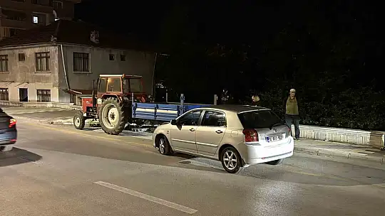 Kontrolden çıkan otomobil römorka çarptı
