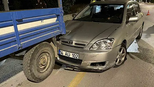 Kontrolden çıkan otomobil römorka çarptı