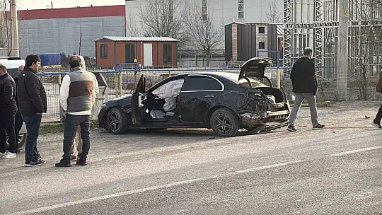 Lüks otomobil ile cip çarpıştı: 4 yaralı