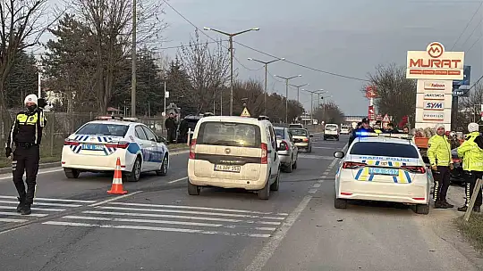 Lüks otomobil ile cip çarpıştı: 4 yaralı