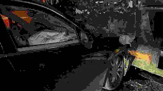 Bolu'da lüks SUV park halindeki tıra çarptı: 1 yaralı