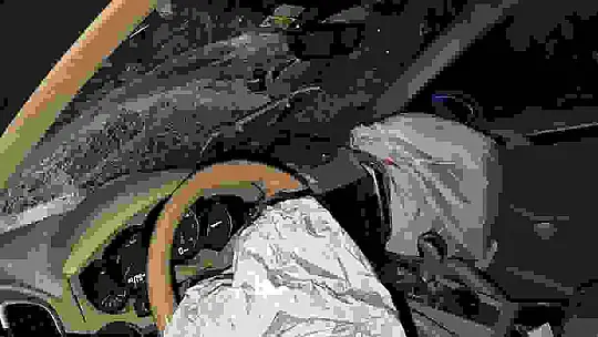 Bolu'da lüks SUV park halindeki tıra çarptı: 1 yaralı