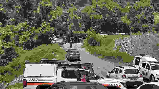 Bolu'da maden göcüğünde 12 saat geride kaldı