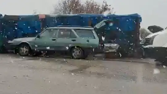 Bolu'da mevsimin ilk karı Yedigöller yoluna düştü: Zirve beyaza büründü