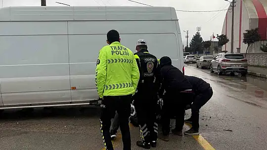 Bolu'da minibüs ile motosiklet çarpıştı: 1 yaralı