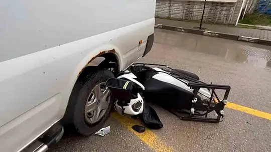 Bolu'da minibüs ile motosiklet çarpıştı: 1 yaralı