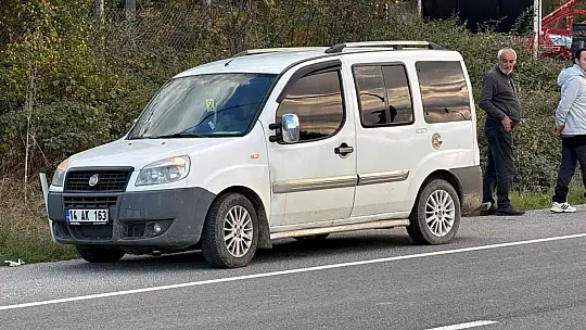 Motosiklet ile hafif ticari araç çarpıştı: 2 yaralı