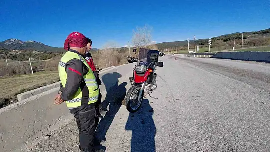 Bolu'da motosikletler peş peşe kaza yaptı: 2 yaralı