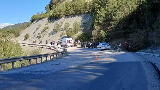 Bolu'da motosikletler peş peşe kaza yaptı: 2 yaralı