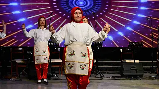 Bolu'da öğretmenlerden unutulmaz kültür ve sanat gecesi