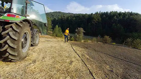 Bolu'da orman kenarında anız yangını: Köylülerin su tankerli müdahalesi faciayı önledi