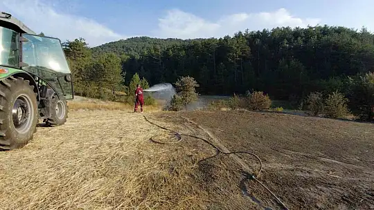 Bolu'da orman kenarında anız yangını: Köylülerin su tankerli müdahalesi faciayı önledi