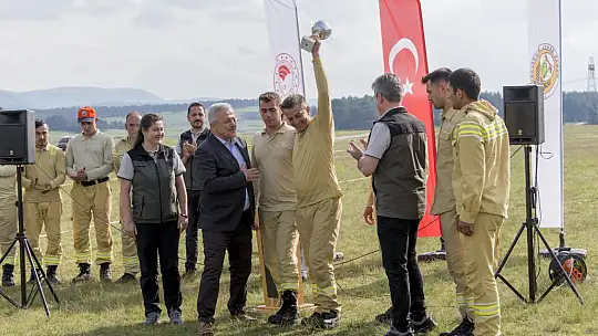 Bolu'da orman yangını ekipleri kıyasıya yarıştı: En hızlı ekip Dörtdivan'dan çıktı