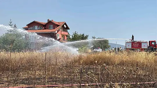 Bolu'da otluk alandaki yangın evlere sıçramadan söndürüldü
