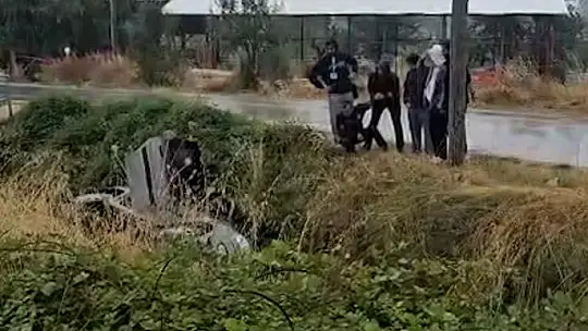 Otomobil sulama kanalına uçtu: 1 yaralı