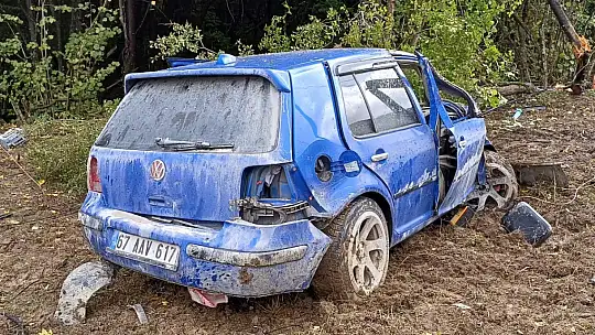 Bolu'da otomobil tarlaya uçtu, hurdaya döndü: 1 yaralı