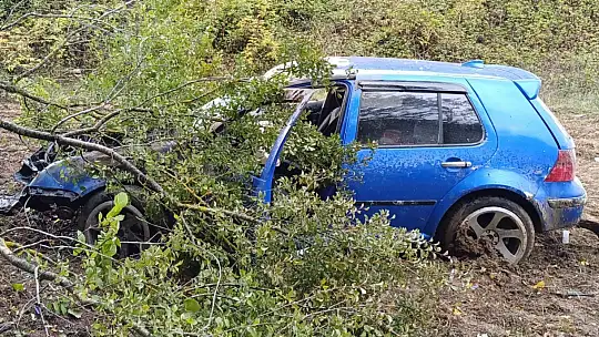 Bolu'da otomobil tarlaya uçtu, hurdaya döndü: 1 yaralı