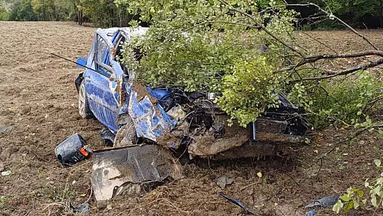 Bolu'da otomobil tarlaya uçtu, hurdaya döndü: 1 yaralı
