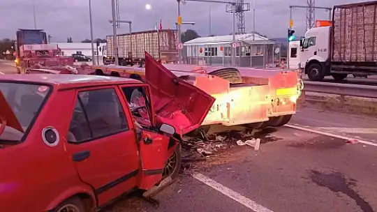 Bolu'da otomobil tıra çarptı: 1 yaralı