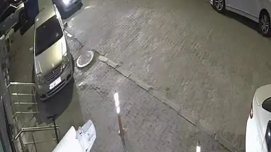 Otomobilin kaputunda yolculuk kamerada
