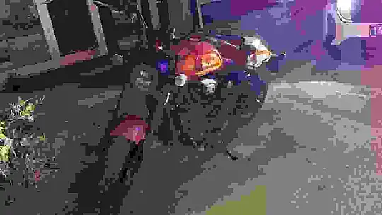 Otomobille çarpışan motosikletli yaralandı