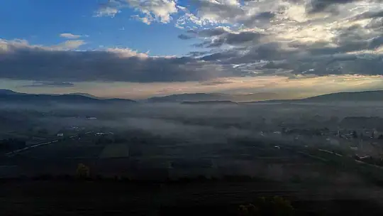 Bolu'da sis denizi kartpostallık manzaralar oluşturdu