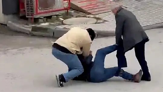 Sokak ortasında kavga