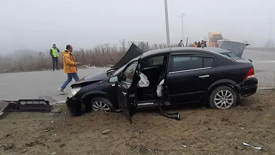 Bolu'da sürekli kazaların yaşandığı kavşakta yine kaza: 4 yaralı