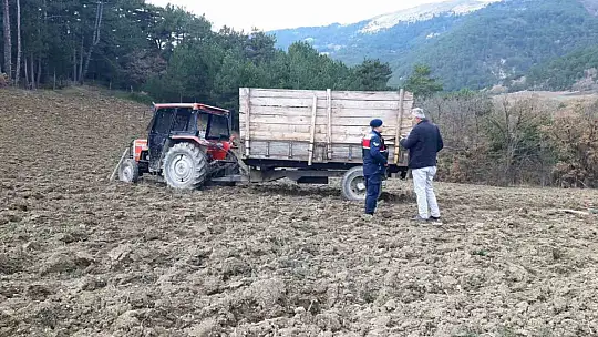 Bolu'da traktör devrildi: 1 ölü, 1 yaralı