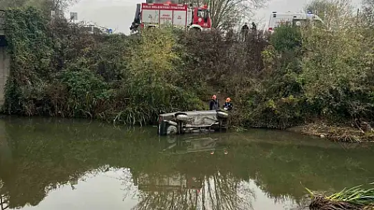 Bolu'da virajı alamayan otomobil dereye uçtu