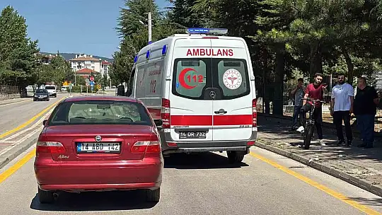 Yaya geçidinde otomobil yaşlı adama çarptı: 1 yaralı