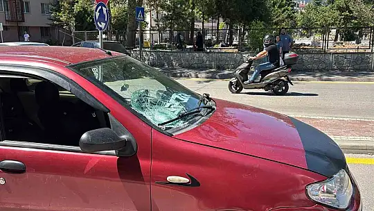 Yaya geçidinde otomobil yaşlı adama çarptı: 1 yaralı
