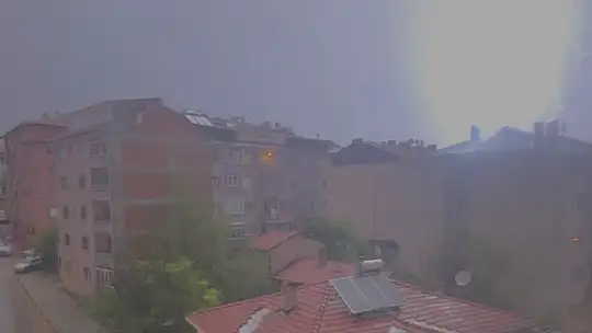 Bolu'da yıldırım düşme anları korku filmlerini aratmadı