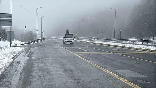 Bolu Dağı'nda hafif kar yağışı devam ediyor