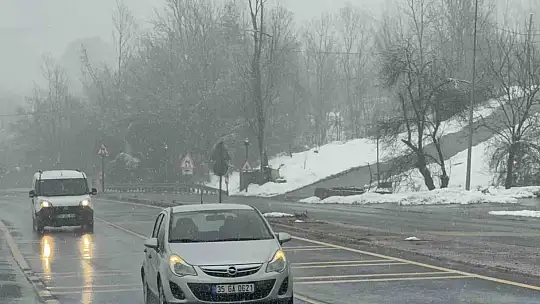 Bolu Dağı'nda kar yağışı etkili oluyor