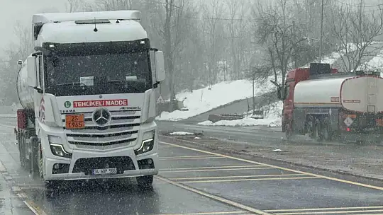 Bolu Dağı'nda kar yağışı etkili oluyor