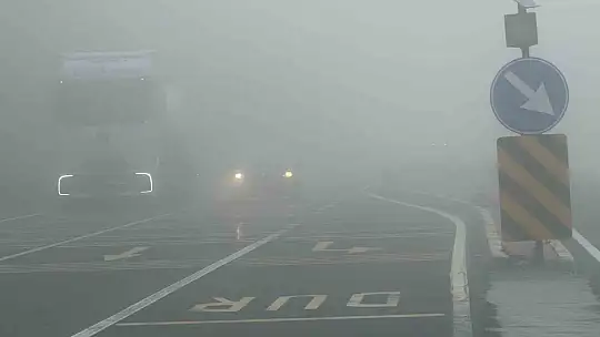 Bolu Dağı'nda sis etkili oldu, görüş mesafesi azaldı
