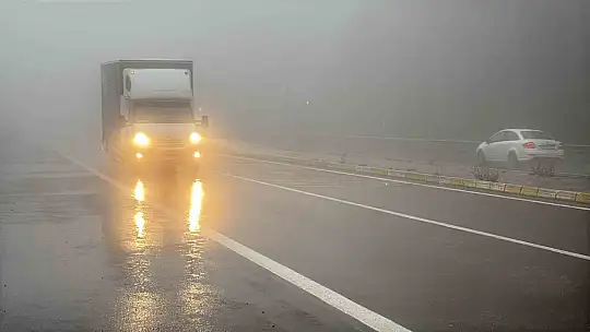 Bolu Dağı'nda sis ve sağanak etkili: Görüş mesafesi 30 metreye düştü