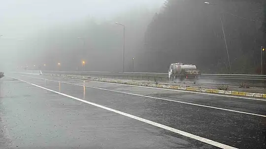 Bolu Dağı'nda sis ve sağanak sebebiyle görüş mesafesi 30 metreye düştü