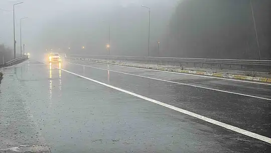 Bolu Dağı'nda sis ve sağanak sebebiyle görüş mesafesi 30 metreye düştü