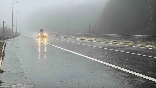 Bolu Dağı'nda sis ve sağanak sebebiyle görüş mesafesi 30 metreye düştü