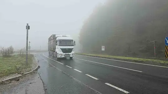 Bolu Dağı'nda sis ve yağış etkili oluyor