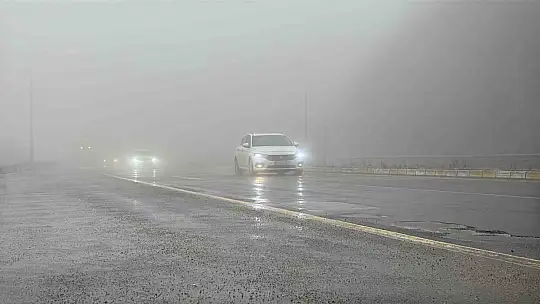 Bolu Dağı'nda yağmur ve sis etkili oluyor